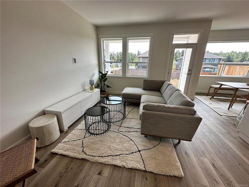 103-2580 Brookfield Dr, Courtenay, BC - Indoor Photo Showing Living Room