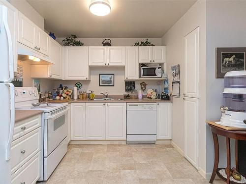 305-2777 Barry Rd, Mill Bay, BC - Indoor Photo Showing Kitchen With Double Sink