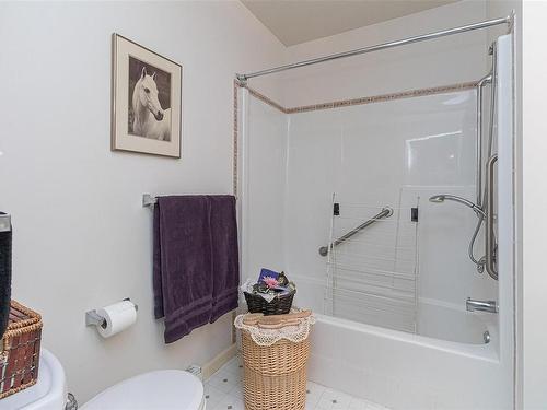 305-2777 Barry Rd, Mill Bay, BC - Indoor Photo Showing Bathroom