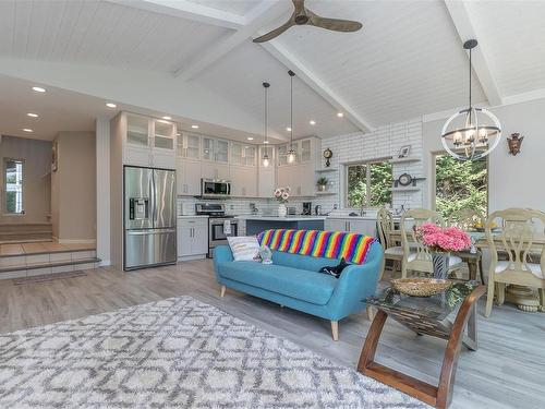 4712 Shell Beach Rd, Ladysmith, BC - Indoor Photo Showing Dining Room