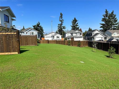 111-2580 Brookfield Dr, Courtenay, BC - Outdoor With Backyard