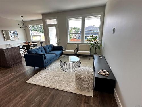 111-2580 Brookfield Dr, Courtenay, BC - Indoor Photo Showing Living Room