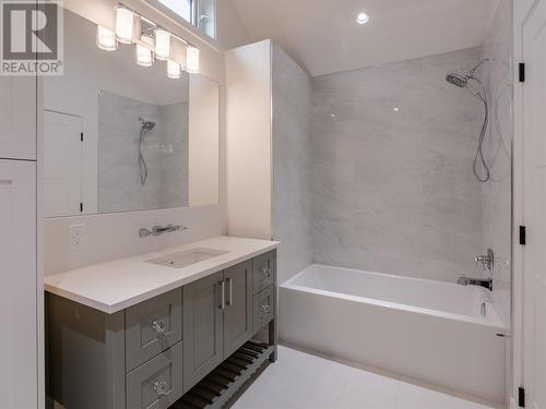 2632 Forsyth Drive, Penticton, BC - Indoor Photo Showing Bathroom
