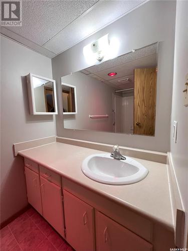 9043 Panton Avenue, North Battleford, SK - Indoor Photo Showing Bathroom