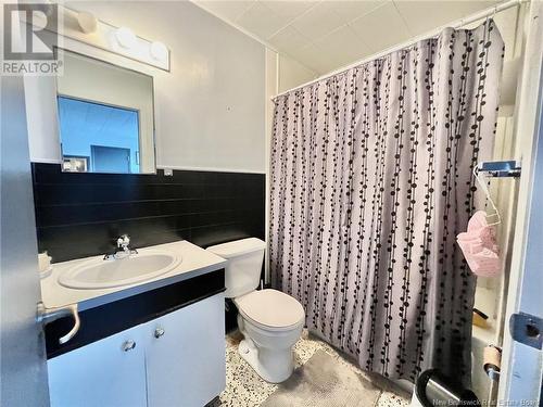 30 Prince William Street, Campbellton, NB - Indoor Photo Showing Bathroom