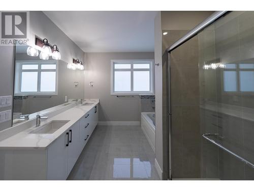 2852 Canyon Crest Drive, West Kelowna, BC - Indoor Photo Showing Bathroom
