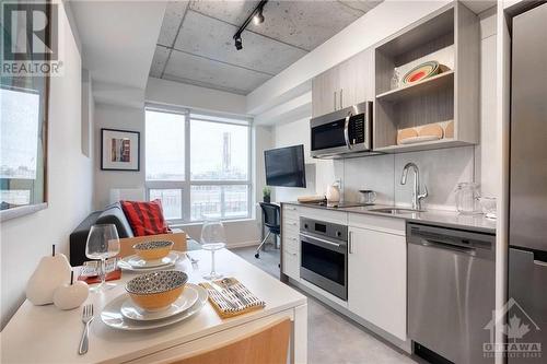 256 Rideau Street Unit#2607, Ottawa, ON - Indoor Photo Showing Kitchen