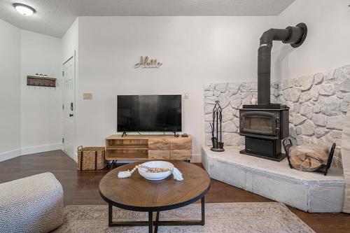 201 - 7307 Prospector Avenue, Radium Hot Springs, BC - Indoor Photo Showing Living Room With Fireplace