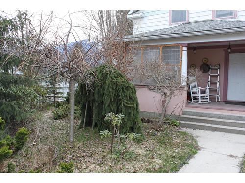 102 1St Avenue, Nakusp, BC - Outdoor