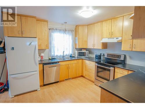 8703-8707 89 Avenue, Fort St. John, BC - Indoor Photo Showing Kitchen With Double Sink