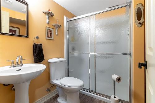 In-Law Suite - 226 Woolverton Road, Grimsby, ON - Indoor Photo Showing Bathroom