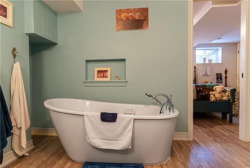 In-Law Suite - 226 Woolverton Road, Grimsby, ON - Indoor Photo Showing Bathroom
