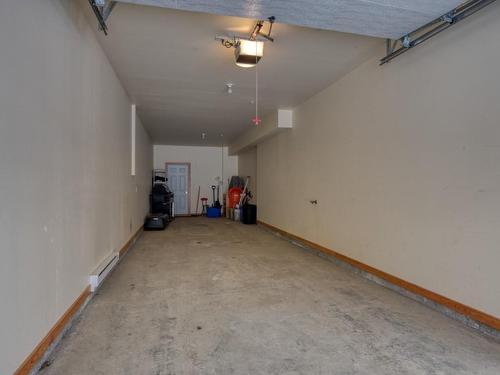 21-250 Strayhorse Road, Apex Mountain, BC - Indoor Photo Showing Garage