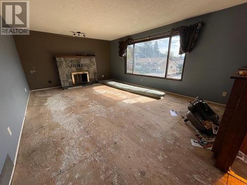475 Balsam Avenue, Penticton, BC - Indoor With Fireplace