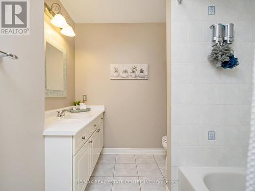 15 Trillium Terr, Halton Hills, ON - Indoor Photo Showing Bathroom