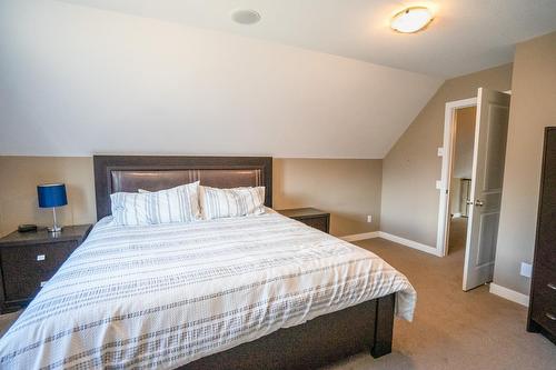 13 - 640 Upper Lakeview Road, Invermere, BC - Indoor Photo Showing Bedroom
