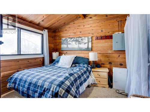 2325 Fletcher Avenue, Armstrong, BC - Indoor Photo Showing Bedroom