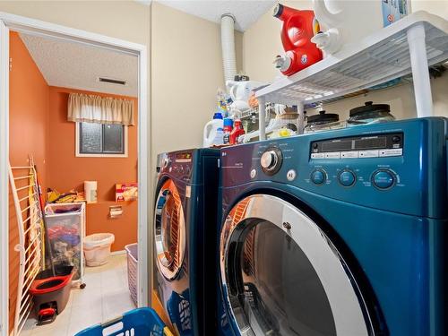 3003 11 Street, Vernon, BC - Indoor Photo Showing Laundry Room