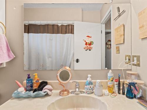 3003 11 Street, Vernon, BC - Indoor Photo Showing Bathroom