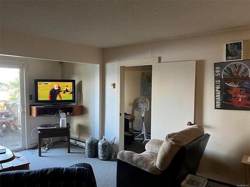 324 Easthom Rd, Gabriola Island, BC - Indoor Photo Showing Living Room