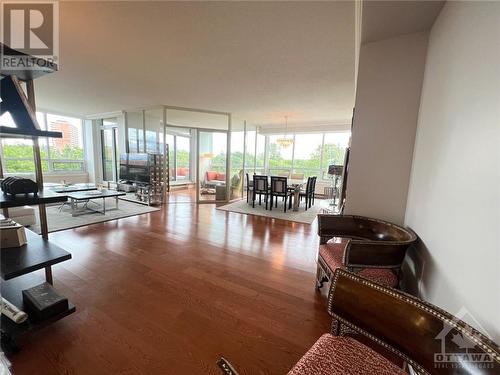 1480 Riverside Drive Unit#505, Ottawa, ON - Indoor Photo Showing Living Room
