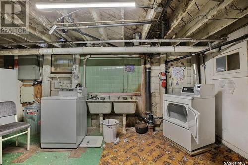 352 Lillooet Street W, Moose Jaw, SK - Indoor Photo Showing Laundry Room