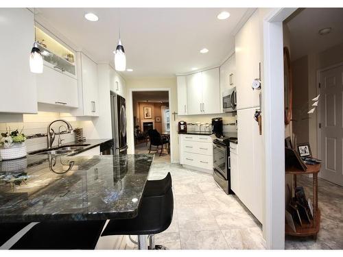 3-625 Barrera Road, Kelowna, BC - Indoor Photo Showing Kitchen With Upgraded Kitchen