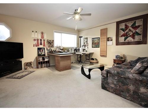 3-625 Barrera Road, Kelowna, BC - Indoor Photo Showing Living Room
