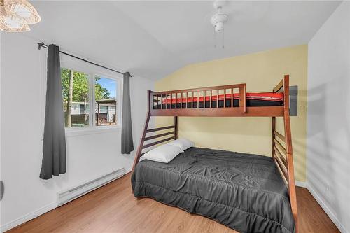 1037 Lakeshore Road, Selkirk, ON - Indoor Photo Showing Bedroom