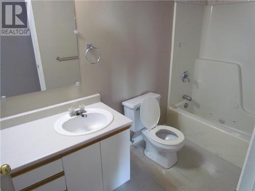 850 Burton Avenue, Sudbury, ON - Indoor Photo Showing Bathroom