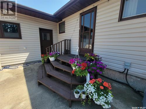 4701 Express Avenue, Macklin, SK - Outdoor With Exterior