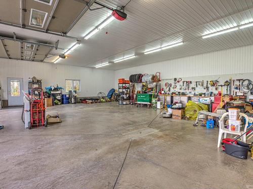 Garage - 561 Ch. Du Barrage, Saint-Joseph-De-Coleraine, QC - Indoor Photo Showing Garage