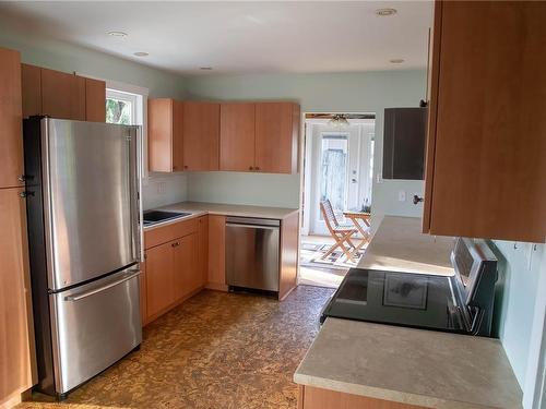 485 6Th Ave, Campbell River, BC - Indoor Photo Showing Kitchen