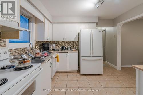 5775 Hemlock St, Niagara Falls, ON - Indoor Photo Showing Kitchen