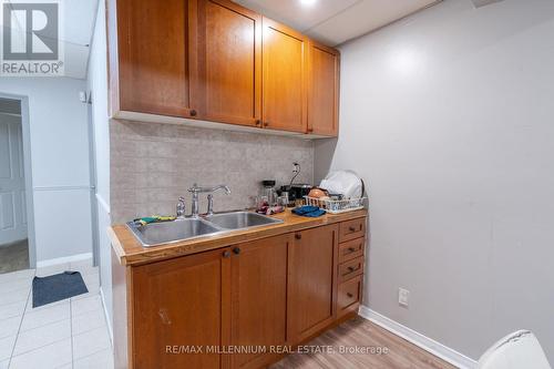 5775 Hemlock St, Niagara Falls, ON - Indoor Photo Showing Kitchen With Double Sink
