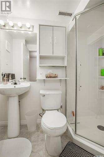 723 Idylwyld Crescent, Saskatoon, SK - Indoor Photo Showing Bathroom