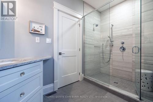 209 Schriver Rd, Quinte West, ON - Indoor Photo Showing Bathroom