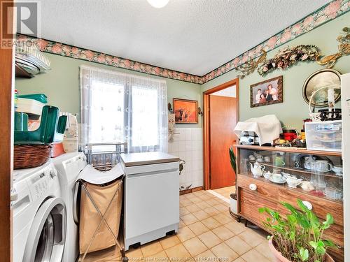 903 Road 2 E, Kingsville, ON - Indoor Photo Showing Laundry Room