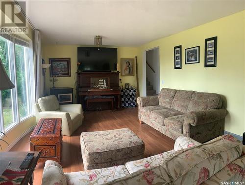 307 365 Highway, Manitou Beach, SK - Indoor Photo Showing Living Room