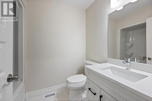 152 Reed Street, Essex, ON - Indoor Photo Showing Bathroom