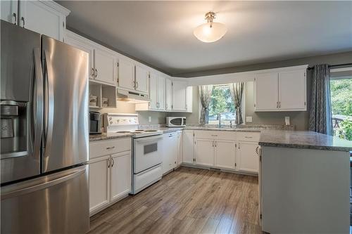 857 Main Street, Steinbach, MB - Indoor Photo Showing Kitchen