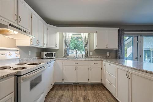 857 Main Street, Steinbach, MB - Indoor Photo Showing Kitchen