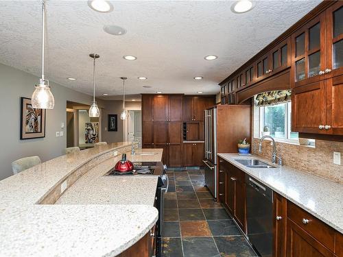 5069 Mitchell Rd, Courtenay, BC - Indoor Photo Showing Kitchen With Double Sink