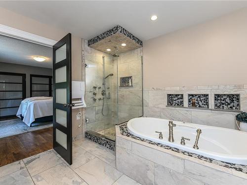 5069 Mitchell Rd, Courtenay, BC - Indoor Photo Showing Bathroom