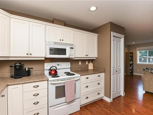 5069 Mitchell Rd, Courtenay, BC - Indoor Photo Showing Kitchen