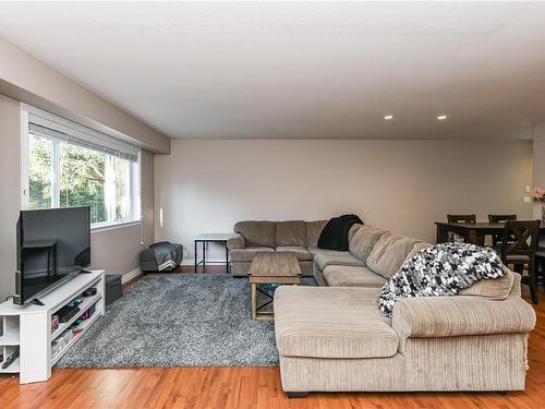 5069 Mitchell Rd, Courtenay, BC - Indoor Photo Showing Living Room
