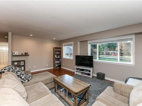 5069 Mitchell Rd, Courtenay, BC - Indoor Photo Showing Living Room