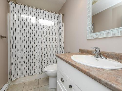 5069 Mitchell Rd, Courtenay, BC - Indoor Photo Showing Bathroom