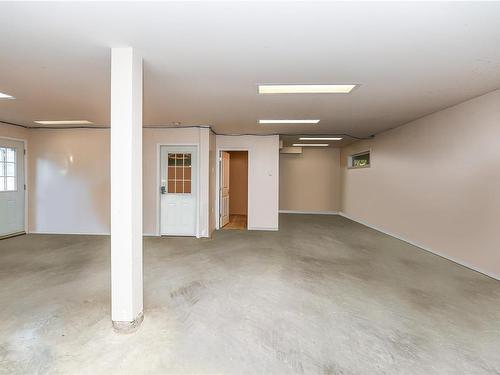 5069 Mitchell Rd, Courtenay, BC - Indoor Photo Showing Garage
