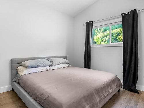 7477 Cottage Way, Lake Cowichan, BC - Indoor Photo Showing Bedroom